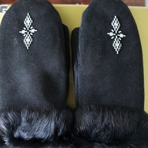 Manitobah Mitt Mukluks Fur Trim Mittens, Black